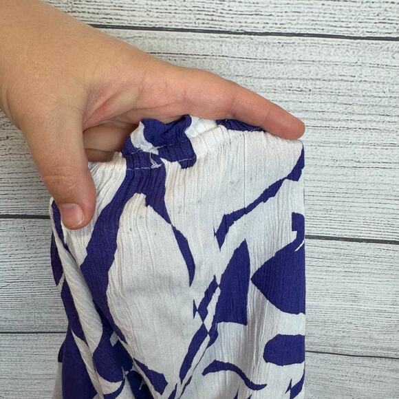 Maurices Plus Size Blue & White Floral Printed Lightweight Blouse Size 4X - Picture 9 of 9